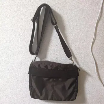 다크 브라운 나일론 숄더백 paul stuart