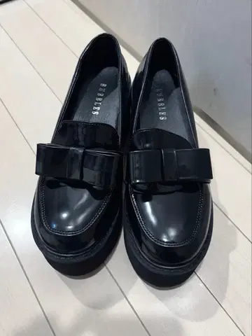 BUBBLES 버블스 리본 통굽 로퍼 39 블랙