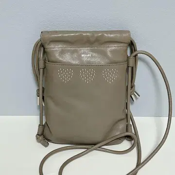 BEAURE 카우 가죽 하트 스터드 복조리 스마트폰 숄더 라이트 그레이