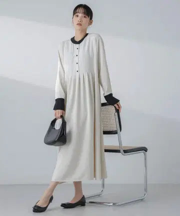 NANO universe 바이컬러 턱 절개 원피스