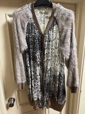 퍼 소재 롱 가디건 그레이 계열