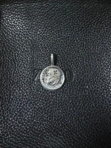 NORTH WORKS 10센트 코인 스마일 탑