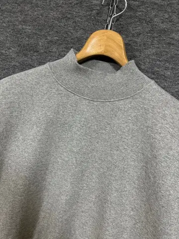 새상품급 프레쉬 서비스 LIGHT OZ MOCK NECK SWEAT M