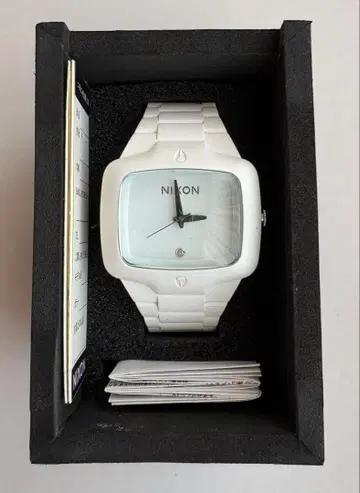 손목시계 NIXON 닉슨 RUBBER PLAYER 러버 플레이어 화이트