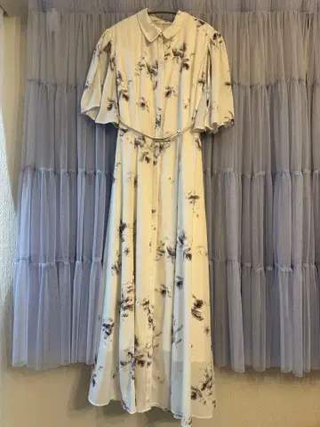 SNIDEL 슬릿 슬리브 꽃무늬 플레어 원피스