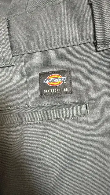 DICKIES SKATEBOARDING 38 x 32