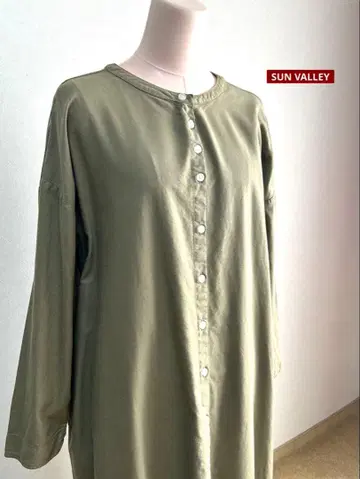 SUN VALLEY 프론트 오픈 노카라 원피스 카키 M