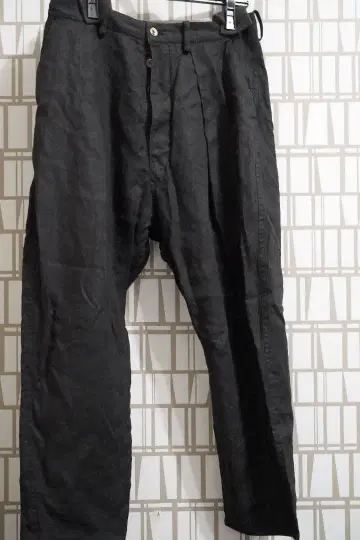 Araki Yuu 린넨 테이퍼드 크롭 팬츠 아라키 유우