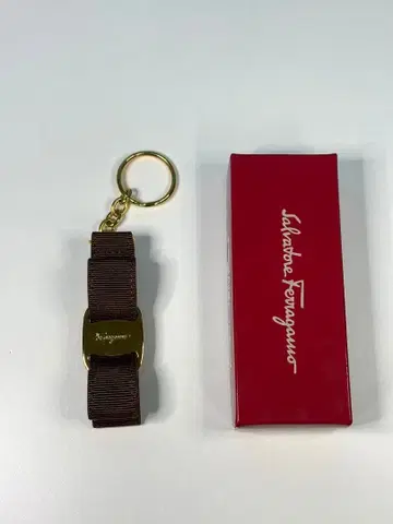 Salvatore Ferragamo 페라가모 키링 브라운