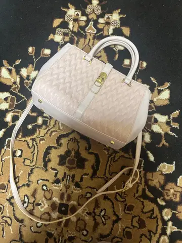 사만사베가 핑크 퀼팅 핸드백