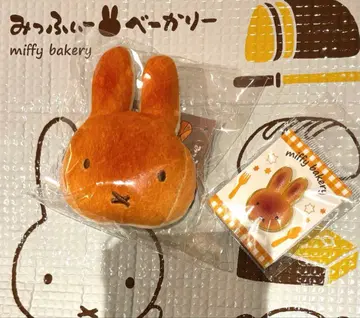미피 마스코트 빵 키링 참 배지 베이커리 miffy