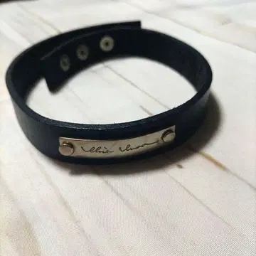 앨리스 아우아아 초커 alice auaa 초기 디자인 플레이트