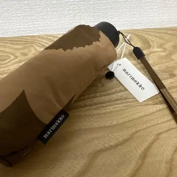 미사용 새상품 택 포함 마리메꼬 접이식 우산 모카 브라운 우니코