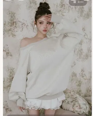 다리치 백리본 펄 그래픽 맨투맨 풀오버