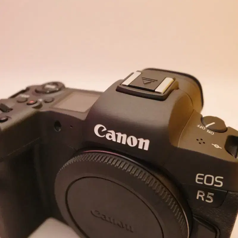 캐논 정품 R5 풀박스 S급 9천컷 팝니다.
