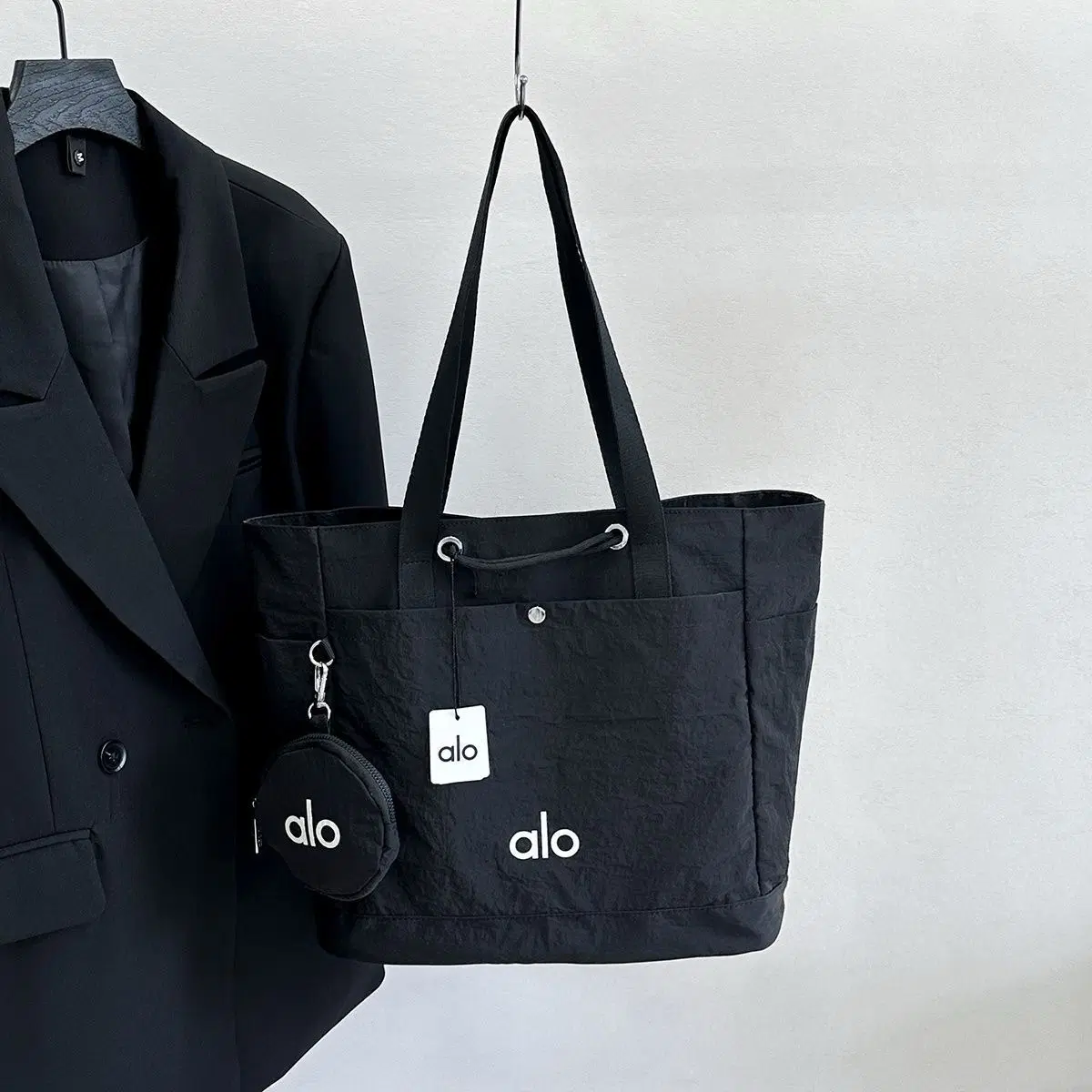 Alo Yoga ALO Dye Pattern Tote Bag on Bunjang Global Site