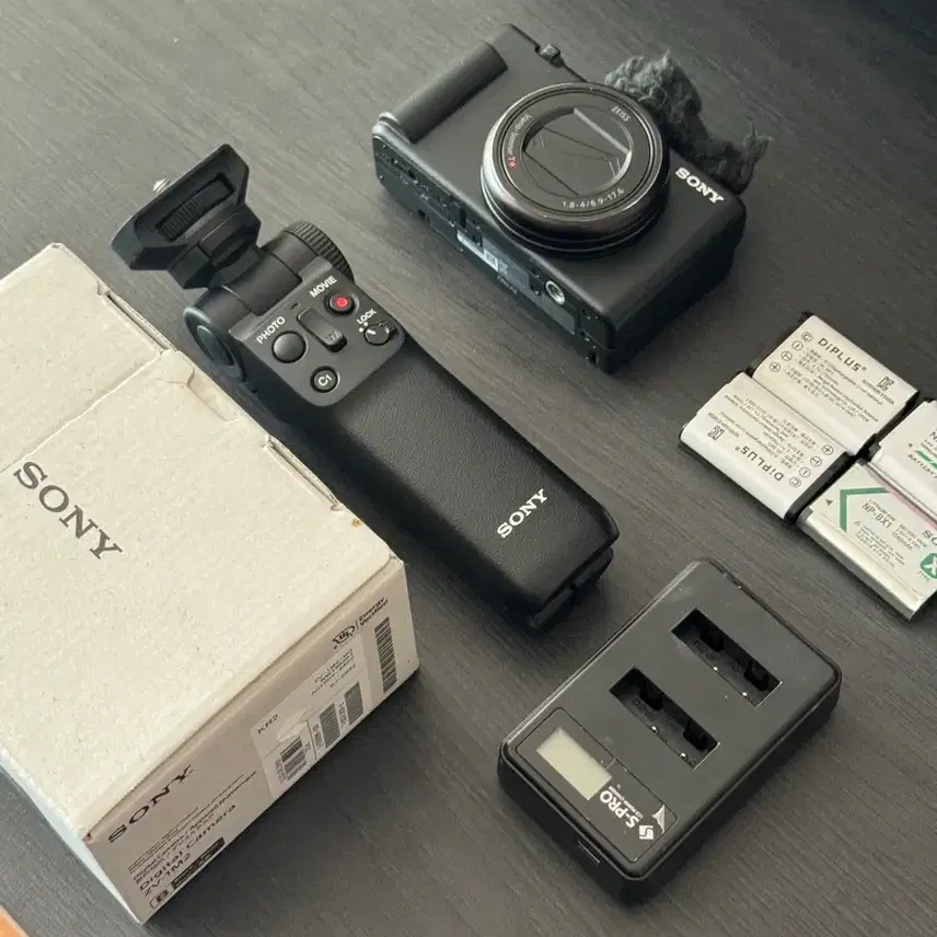 zv1m2 똑딱이 소니 브이로그 카메라 판매합니다.