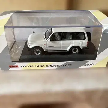 토요타 랜드크루저 LC80 1/64