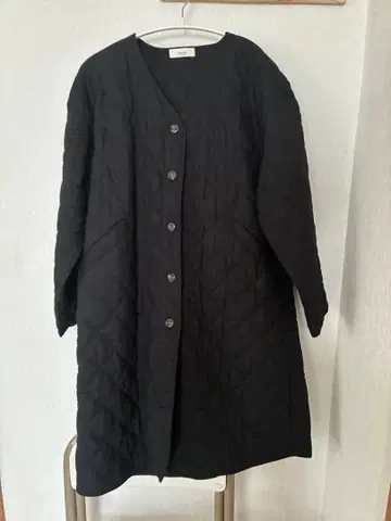 tukuroi by SUN VALLEY 퀼팅 코트 블랙