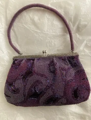 비즈 장식 보라색 핸드백