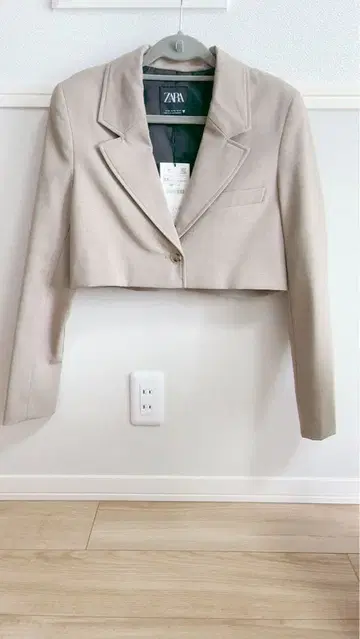 ZARA 베이지 크롭 자켓 XS