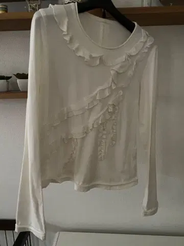 센소유니코 화이트 프릴 긴팔 셔츠 히로코비스도