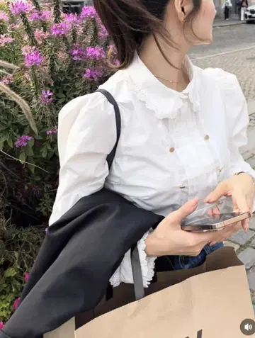 새상품 미사용 bibiy. CLAIRE BUTTONS BLOUSE