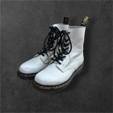 Dr.Martens 화이트 8홀 UK4