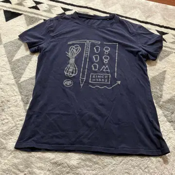 MAMMUT 블랙 네이비 티셔츠