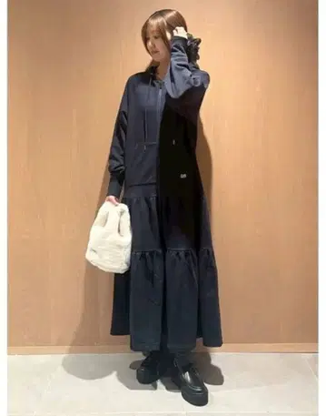 [ FURFUR ] 후디 티어드 원피스 네이비 컬러