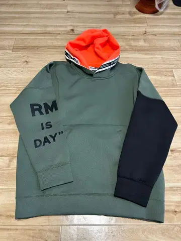 DECEMBERMAY 올리브 그린 후드 부착 맨투맨