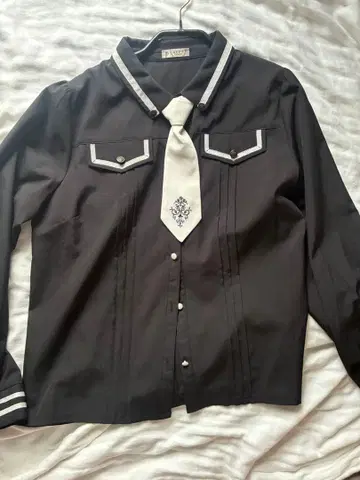 엑시즈팜 긴팔 셔츠 블랙 화이트 넥타이