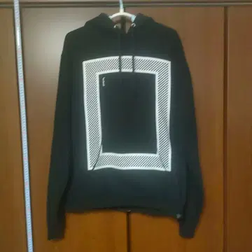 ELVIRA 엘비라 프레임 로고 풀오버 후드티 블랙 M 상당