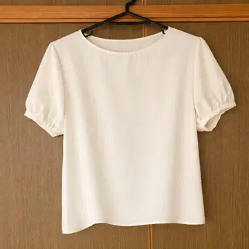 실크 헴프 원단 아이보리 퍼프 슬리브 숏 기장 상의 핸드메이드