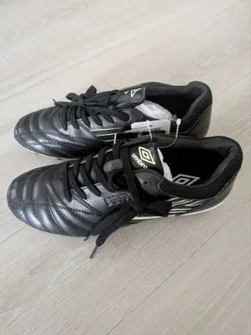 택 포함 새상품! Umbro 축구화 블랙