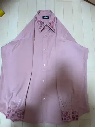 프로젝트 세카이 x ZOZOTOWN 플라워 자수 보타이 셔츠 호우 에무