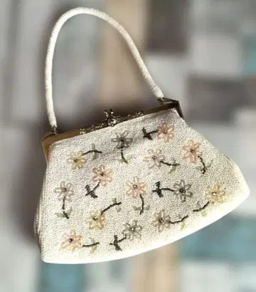 꽃무늬 총 비즈 자수 가마구치 레트로 양장 일본 의류 핸드백