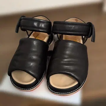 ebagos 소 가죽 소프트 텐더 벨트 샌들 BLACK