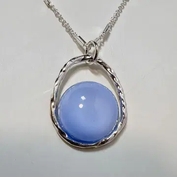 세실 잔느 실버 컬러 블루 유리 목걸이