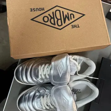 Umbro 실버 스니커즈