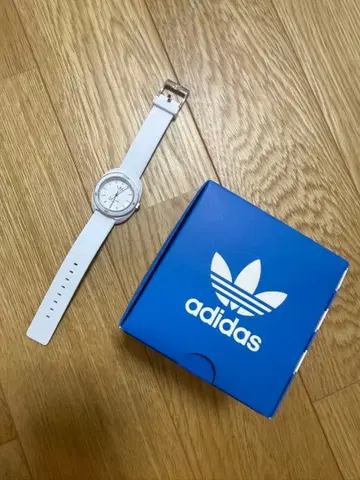adidas 아날로그 시계 화이트