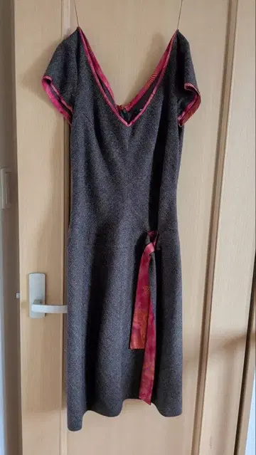 BOSS 반팔 무릎 기장 원피스 브라운/레드