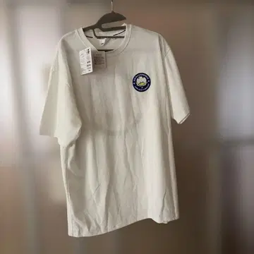 오리의 뻬쿠루 산리오 티셔츠 L 사이즈