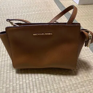 MICHAEL KORS 브라운 숄더백