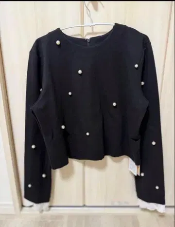 펄 장식 블랙 긴팔 상의 Apuwei se r-ri che