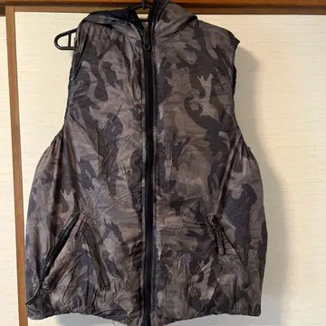 새상품급 듀베티카 다운 베스트 리버서블 카모플라주 50 사이즈