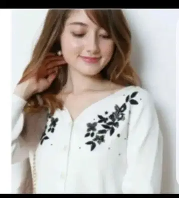 택 포함 새상품 Apuweiser-riche 비즈 자수 가디건