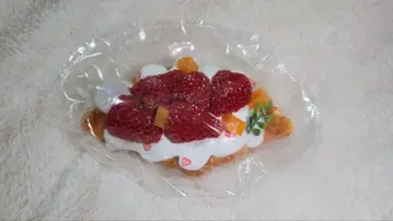 키키 스퀴시 딸기 크루아상 스퀴즈