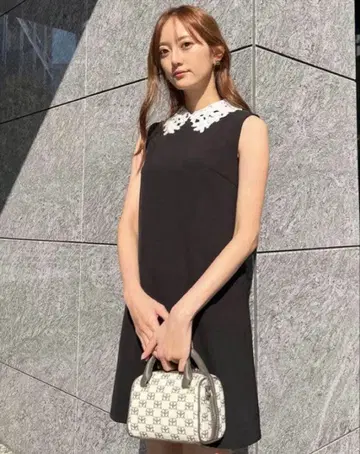 스나이델 슬리브리스 미니 원피스 컬러 포인트 미니 원피스