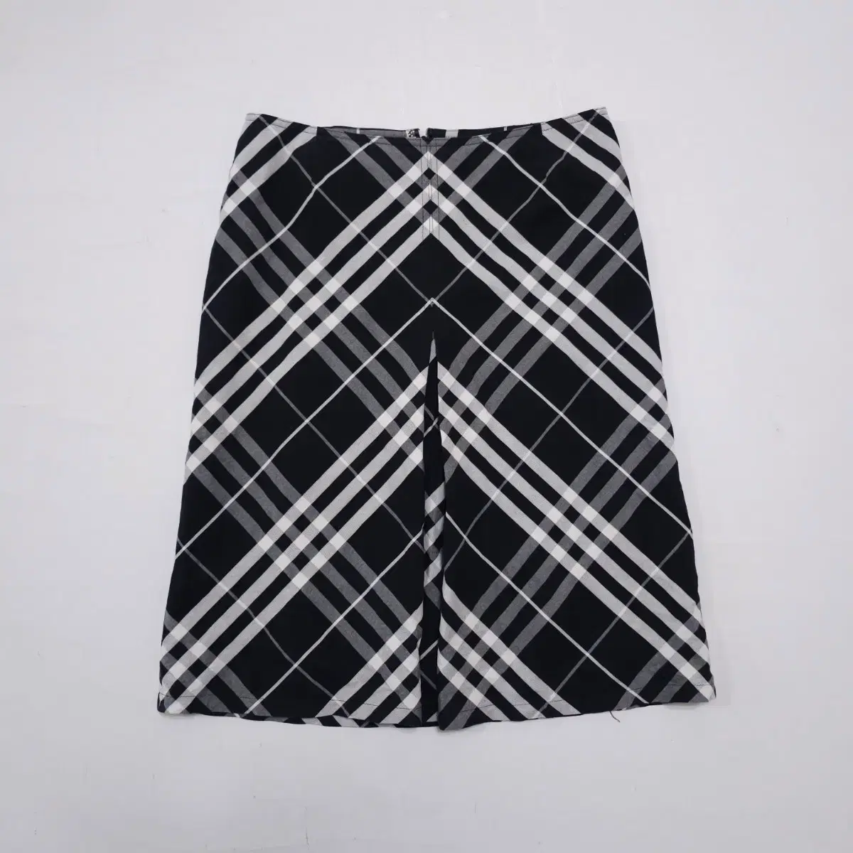 Burberry Blue Label Wrap Skirt (25) on Bunjang Global Site.
